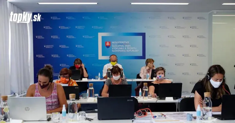 KORONAVÍRUS FOTO Ministerstvo školstva spustilo call centrum na podporu očkovania | Topky.sk