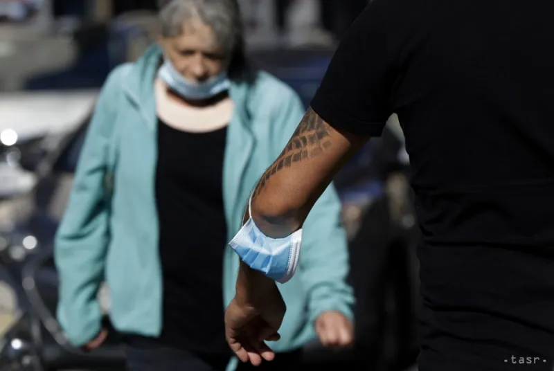 Na Slovensku pribudlo 74 prípadov nákazy koronavírusom a dve obete