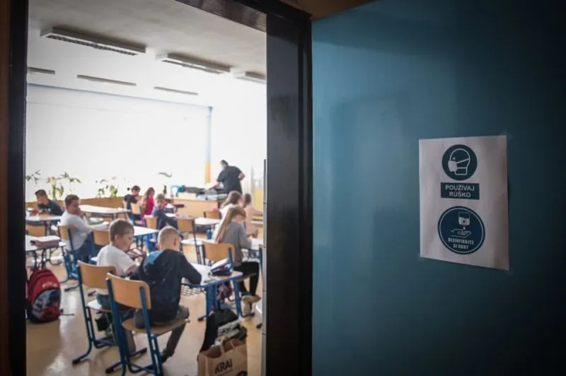 Na učiteľov čaká náročné obdobie. Obávajú sa premorenia žiakov koronavírusom - SME