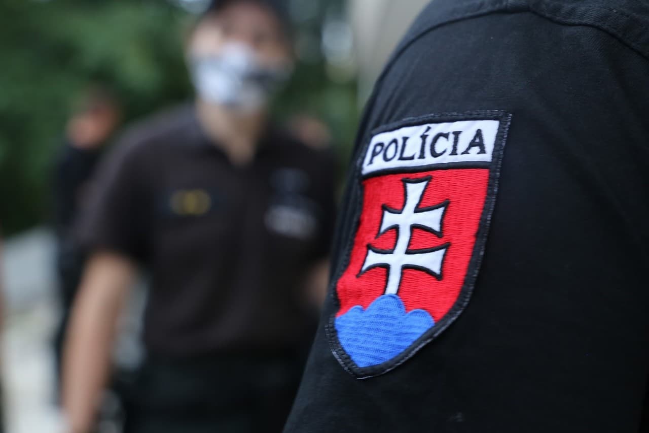 Konal aj mimo službu: Policajt upozornil hraničiarov na nelegálnych migrantov | Nový Čas