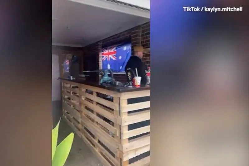 To je láska! Danielovej žene počas lockdownu chýbal bar, postavil jej vlastný v garáži | Nový Čas