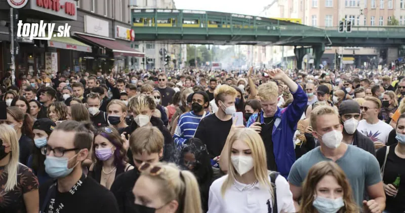 KORONAVÍRUS V nemeckej metropole protestovalo niekoľko tisíc ľudí proti vládnym nariadeniam | Topky.sk