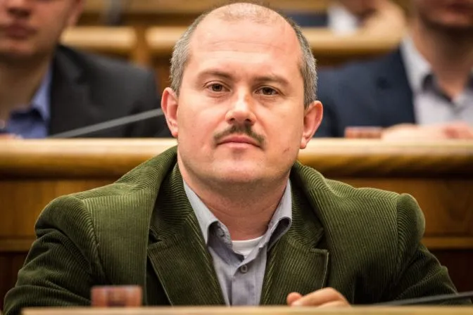 Prokurátor podal obžalobu na Mariana K., je podozrivý z prejavu sympatií k neonacistickému symbolu - Webnoviny.sk