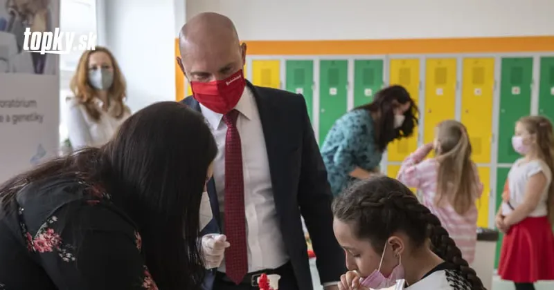 KORONAVÍRUS Gröhling chce deti udržať na prezenčnej výučbe: Pre tento plán ohlásil trojicu opatrení! | Topky.sk