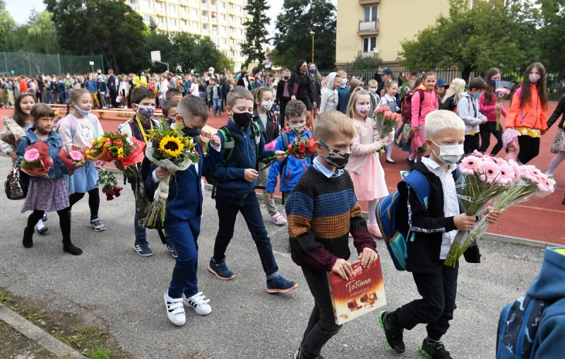 Ako sa bude vyvíjať tretia vlna koronavírusu na Slovensku (anketa) - SME