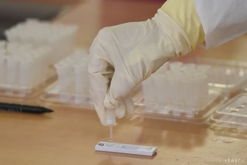 Na Slovensku pribudlo 329 prípadov nákazy novým koronavírusom