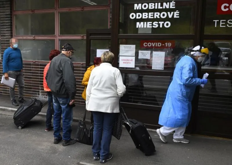 Tempo prírastku nových infekcií koronavírusu sa zdvojnásobilo - SME