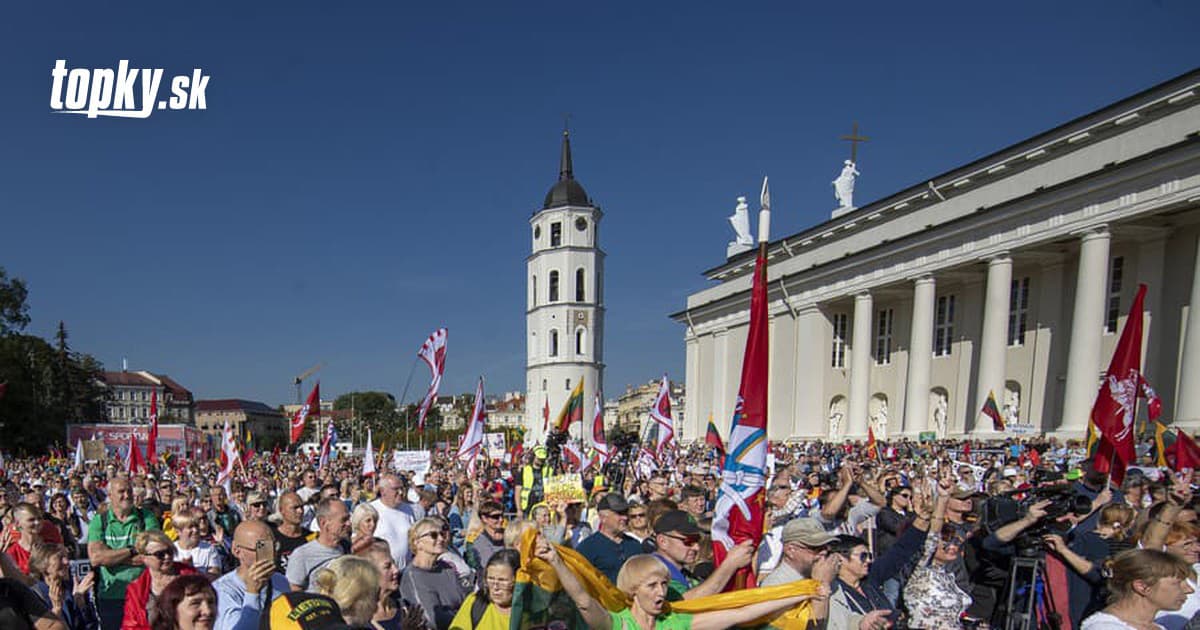 KORONAVÍRUS Litovčania demonštrovali proti covidpasom: Vydali sa k budove parlamentu | Topky.sk