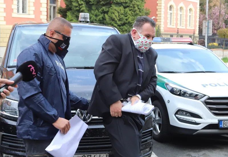 Korunný kajúcnik manipuloval v kauze Dobytkár výpovede, tvrdí advokát Kožucha - SME