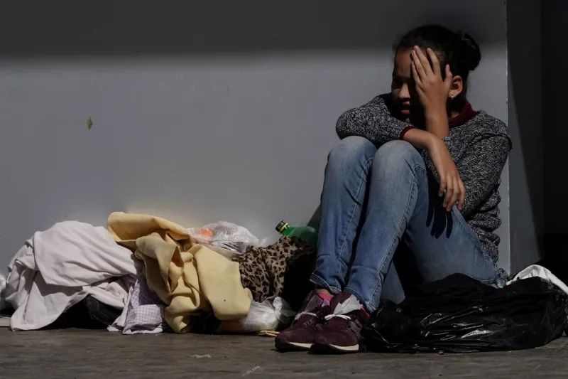 Ohradenie z ostnatých drôtov a dnu len na čip: Grécko otvára kontroverzný tábor pre imigrantov | Nový Čas