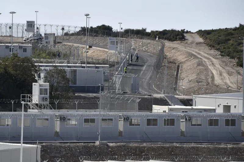 Grécko otvorilo kontroverzný tábor pre migrantov: Kritika sa valí zo všetkých strán | Nový Čas