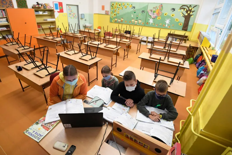 Koronavírus: Za rastom sú svadby, školy či zber zemiakov - SME