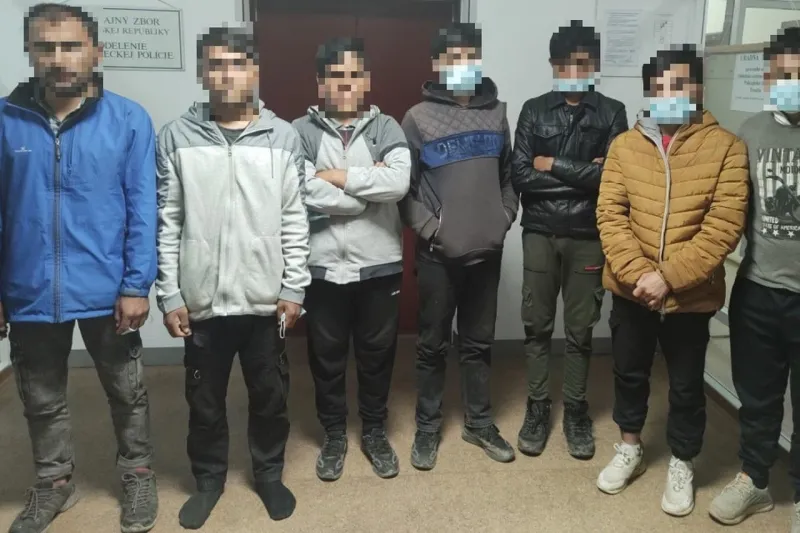 Polícia odhalila nelegálnych migrantov v Trenčíne a Košiciach: Ani u jedného nebolo možné zistiť vek | Nový Čas