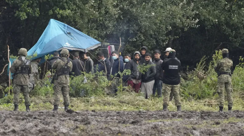 Litva a Lotyšsko začali na hraniciach s Bieloruskom stavať plot proti migrantom - Svet - Správy - Pravda.sk