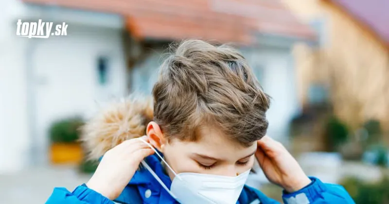 KORONAVÍRUS Povinnosť nosiť rúško sa od pondelka ruší: Nemusia ho už nosiť TÍTO žiaci | Topky.sk