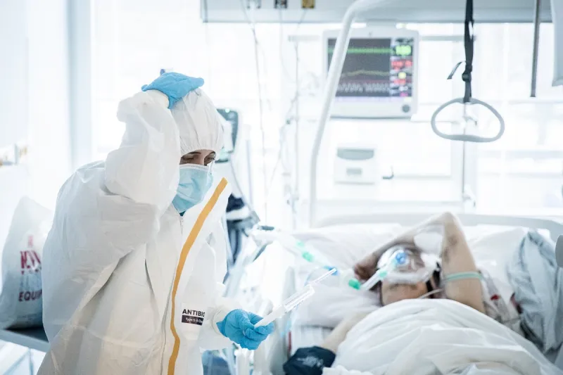 Koronavírus na Slovensku: V žilinskej nemocnici je situácia kritická, zvolali krízový štáb - SME