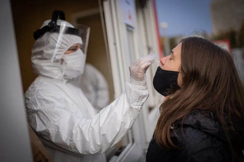 Koronavírus na Slovensku: Pribudlo 1451 prípadov a osem úmrtí na Covid-19 - SME