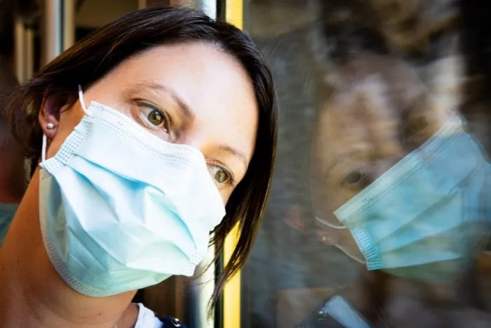 Koronavírus: Hrozivý pohľad na čísla! Počty nakazených, hospitalizovaných a obetí STÚPAJÚ