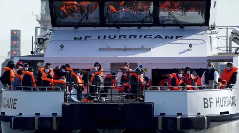 Tisícka migrantov za dva dni. Napätie medzi Londýnom a Parížom stúpa - Svet - Správy - Pravda