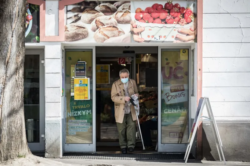 Zmeny: Hodiny vyhradené pre seniorov sa rušia (koronavírus) - SME