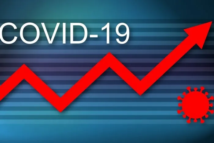 Koronavírus: HROZIVÝ pohľad na čísla. Toľko nakazených sme MALI pred ôsmimi mesiacmi!