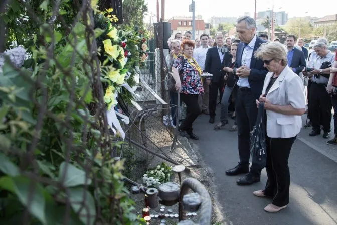 Foto: V Bratislave sa konala panychída za Róberta Remiáša, prítomní si pripomenuli aj Jána Kuciaka - Webnoviny.sk