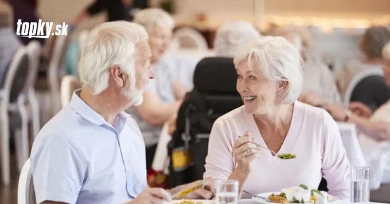 Seniori sú najviac ohrození koronavírusom: Riziko sa dá znížiť, aj táto služba ich môže ochrániť | Topky.sk