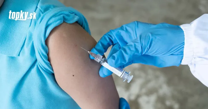 Prvá krajina zavedie povinné očkovanie proti KORONAVÍRUSU pre deti a dospievajúcich | Topky.sk