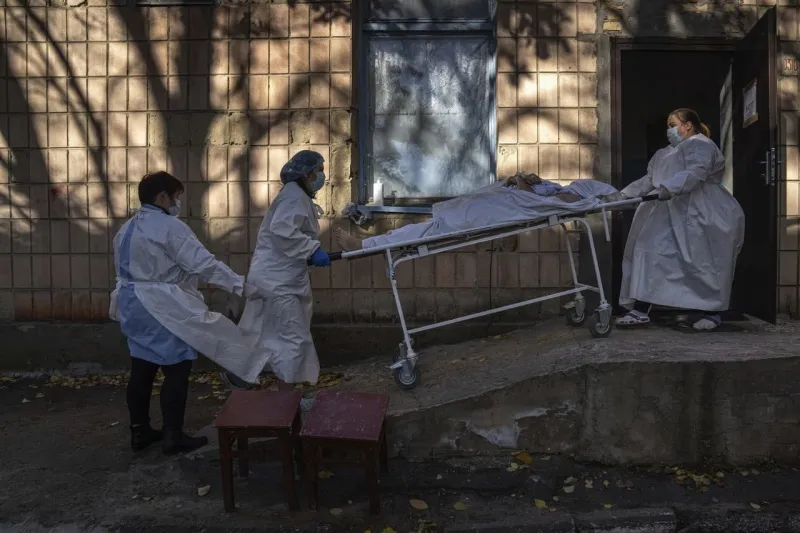 Koronavírus berie to najcennejšie: Ukrajina zaznamenala rekordné úmrtia, zlé správy z Ruska | Nový Čas