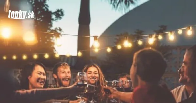 KORONAVÍRUS Konzílium odborníkov odporúča dodržať zákaz konania osláv v čiernych okresoch | Topky.sk