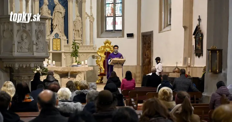 KORONAVÍRUS ÚVZ upozorňuje ľudí na bohoslužbách: V čiernych okresoch platia prísne opatrenia | Topky.sk