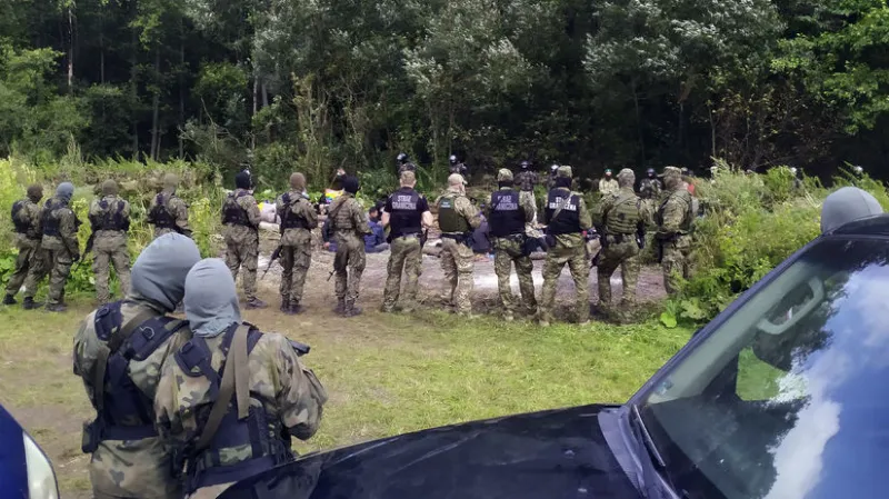 Na územie Poľska z Bieloruska prenikli dve veľké skupiny ilegálnych migrantov - Svet - Správy - Pravda