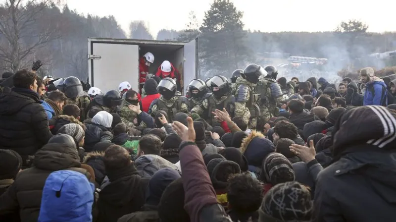 Nápor migrantov z Bieloruska neprestáva, Turecko zakázalo ich prepravu - Svet - Správy - Pravda