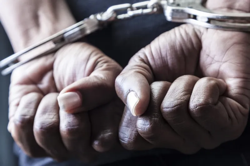 Šialený protest proti lockdownu! Hádzanie kameňov do policajtov či vodné delá: Najmenej päť ľudí skončilo v putách | Nový Čas