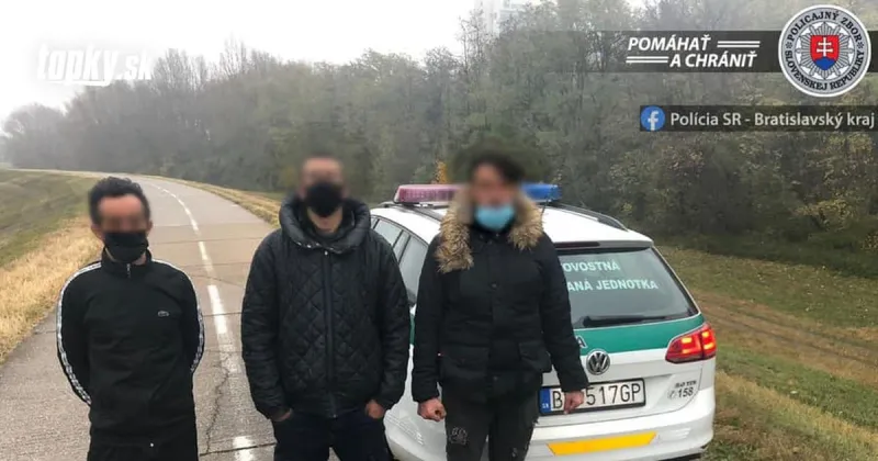 FOTO Polícia na hrádzi v blízkosti bratislavského Mosta SNP zadržala troch migrantov | Topky.sk