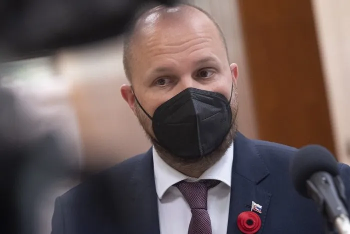 Situácia je podľa Naďa KRITICKÁ: Bude to lokálny lockdown či núdzový stav?