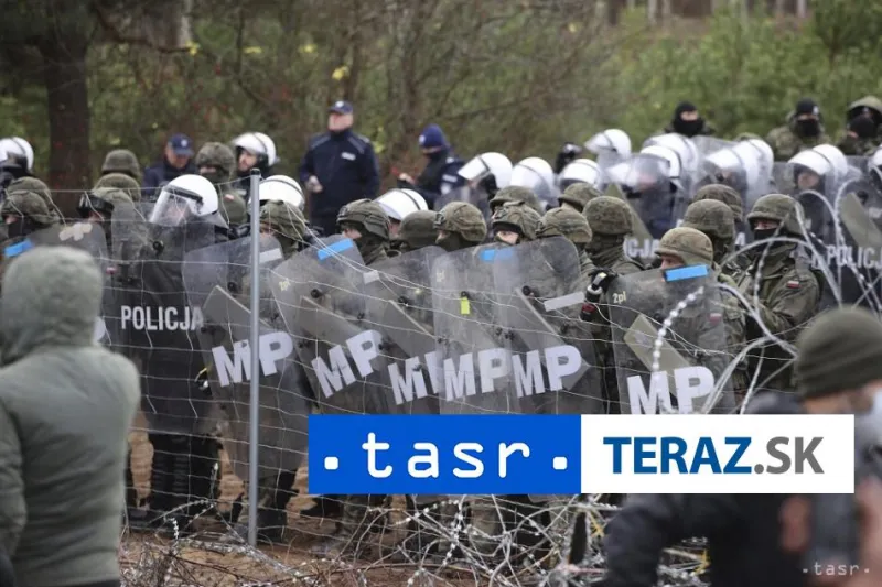 Migranti sa z hranice s Poľskom presúvajú do centra v Bielorusku