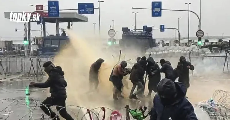 Migranti sa z hranice s Poľskom presúvajú: Namierené majú do logistického centra v Bielorusku | Topky.sk
