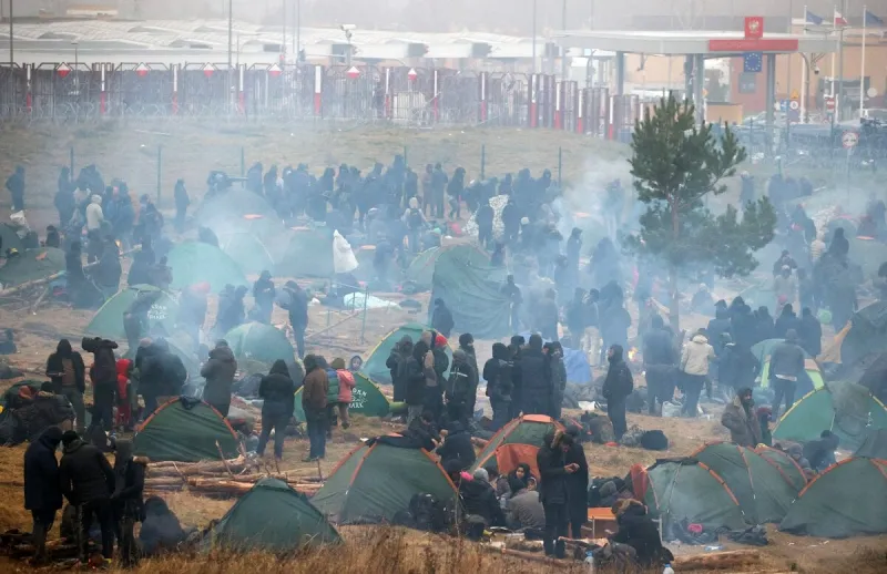 Migranti na hraniciach s Poľskom opúšťajú tábor, odvážajú ich bieloruské úrady - Svet SME