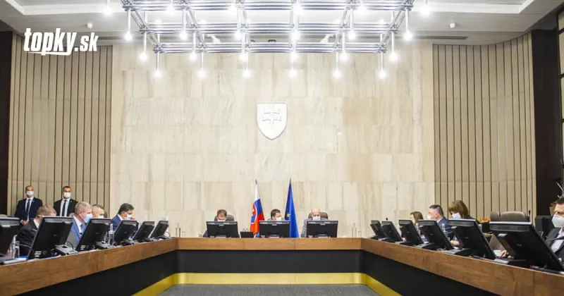 KORONAVÍRUS Protipandemické opatrenia sa majú sprísniť: O návrhoch konzília rozhodne vláda | Topky.sk