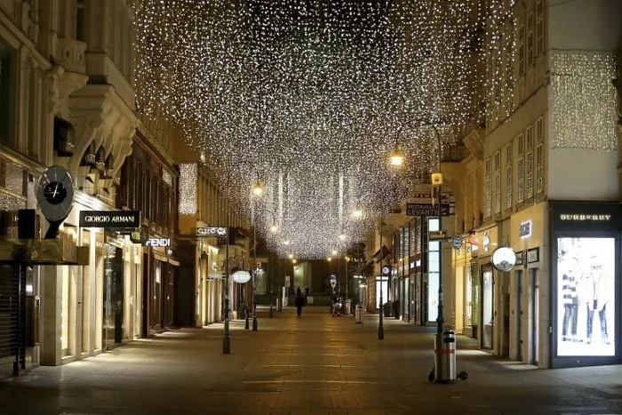 Radikálny krok Rakúska: Zavádza celoštátny lockdown a od februára aj POVINNÉ očkovanie!