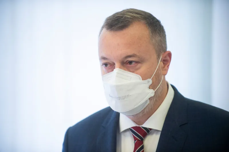 Krajniak by uprednostnil okamžitý lockdown, povinné očkovanie nepodporí - SME