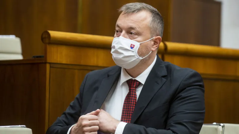 Krajniak by uprednostnil okamžitý lockdown, povinné očkovanie nepodporí - Domáce - Správy - Pravda