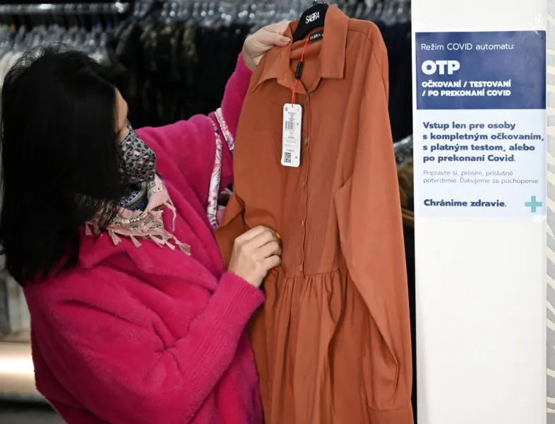 Koronavírus na Slovensku: Platia prísnejšie pravidlá pre neočkovaných (minúta po minúte) - SME