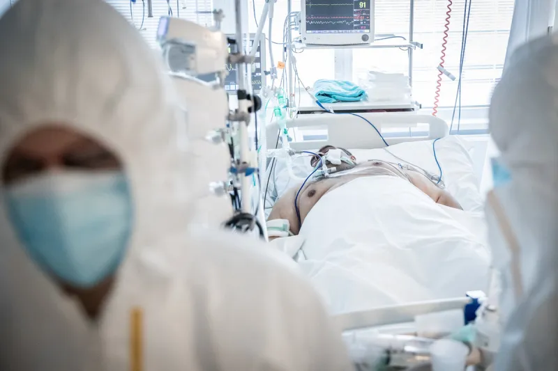 Koronavírus: Pľúcnych ventilátorov je menej ako v druhej vlne - SME