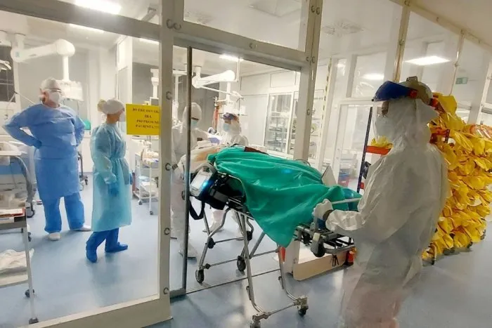 DESIVÝ nárast hospitalizovaných pacientov s covidom! Pomohol by trojtýždňový LOCKDOWN?