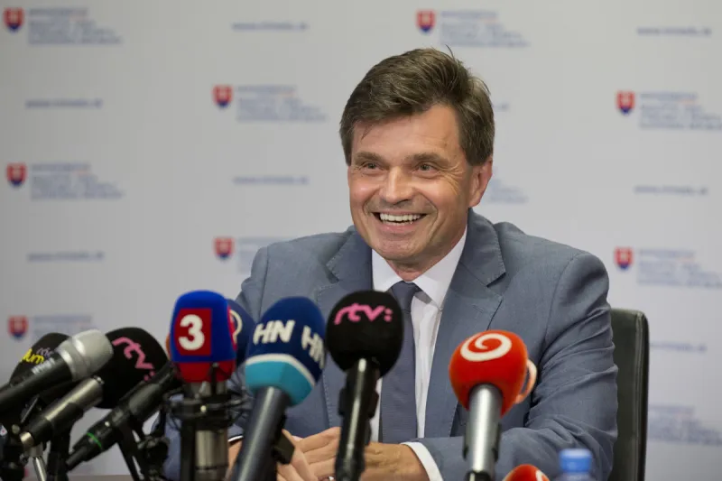 Plavčan zostane ministrom do konca augusta - domov.sme.sk