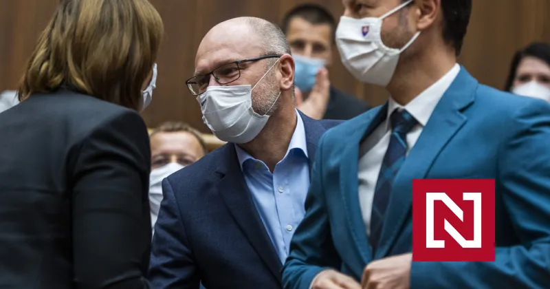 Minúta po minúte: Vláda rozhoduje o&nbsp;lockdowne. Alternatíva už reálne neexistuje, hovorí Naď