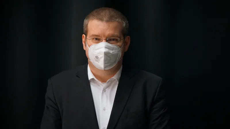 Neurochirurg Šteňo: Tvrdý lockdown je nevyhnutný - SME