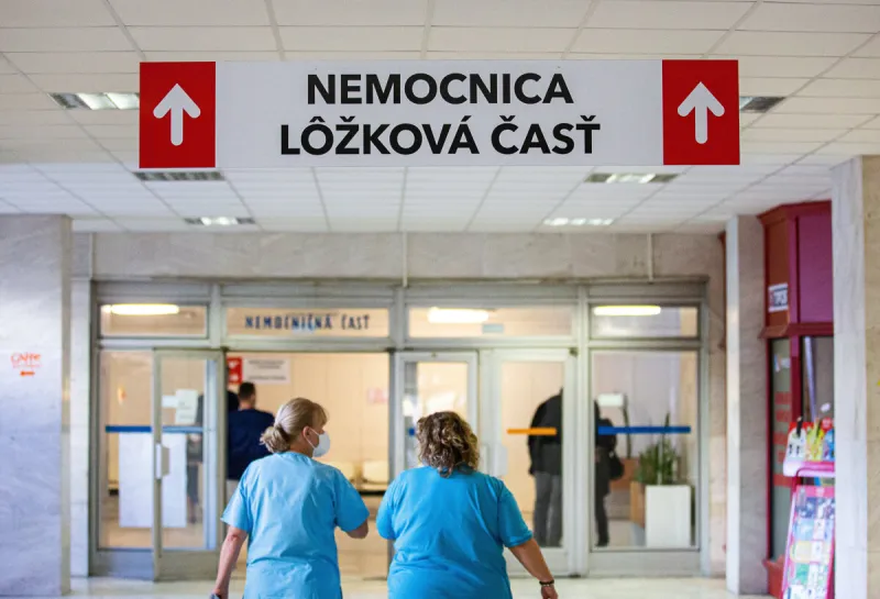 Koronavírus: Nemocnice personál bez respirátorov nekontrolujú - SME